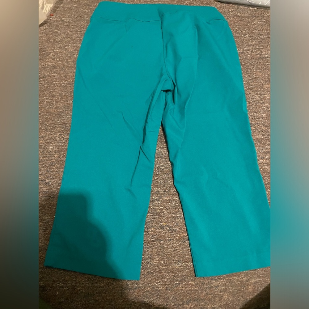 Christopher & Banks Signature Slimming capris 4